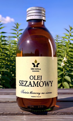 Butelka oleju sezamowego na tle sezamu